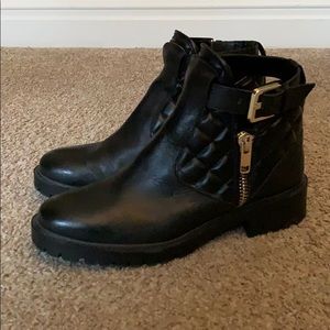 Zara Trafaluc black quilted flat boots